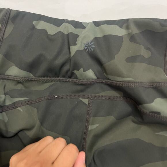 Athleta Green Camo Contender 7/8 Mid-Rise Leggings Zipper Pockets Size XS - Picture 4 of 10
